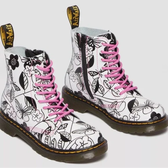 NWOB Dr. Martens Meadow Print Boots, size women’s 8 or big kids 6 - Picture 1 of 7